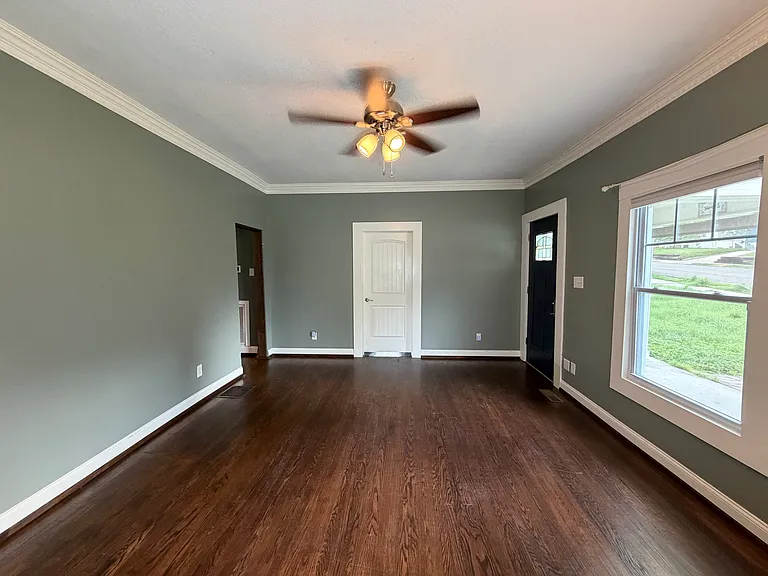 2919 Dempster St — Photo 4