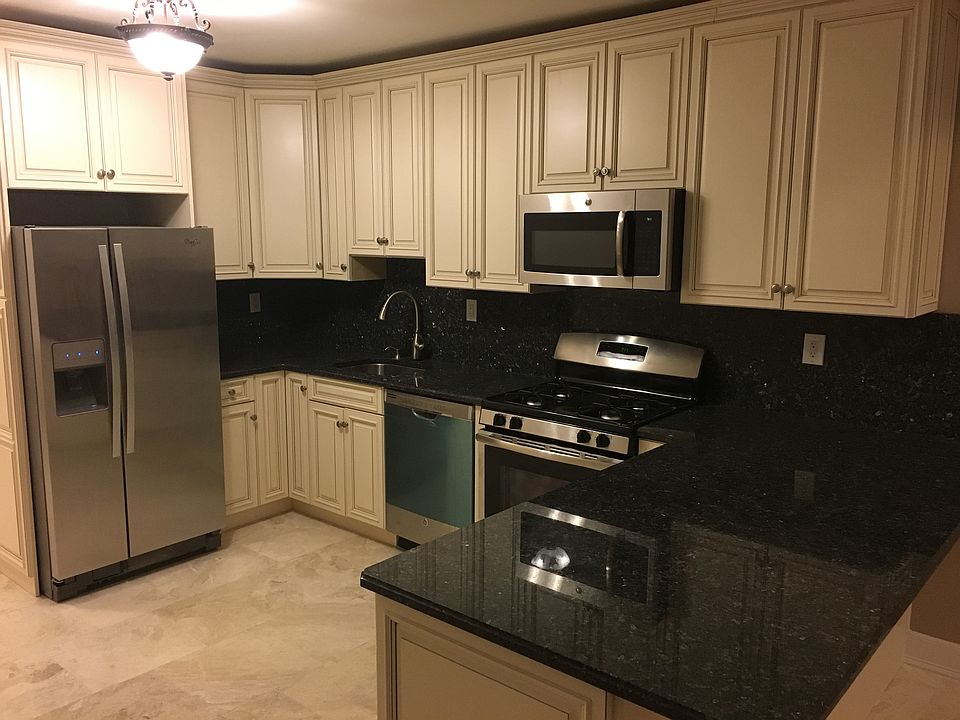 Mainfloor Kitchen