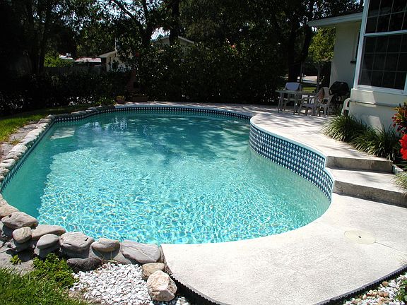 3rd image of 1701 Magnolia Dr