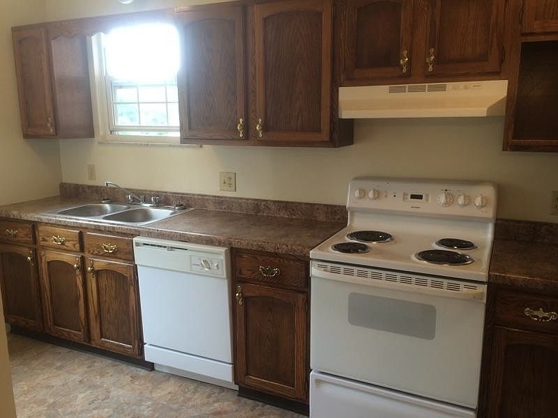1st image of 156 Lexington Dr