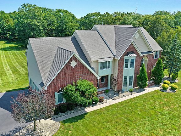 3rd image of 2 Hannah Mount Dr