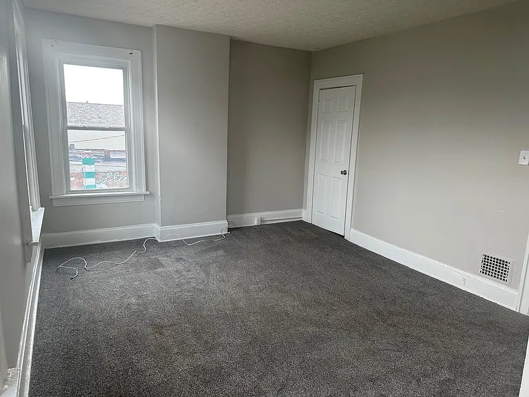 798 E Whittier St — Photo 12