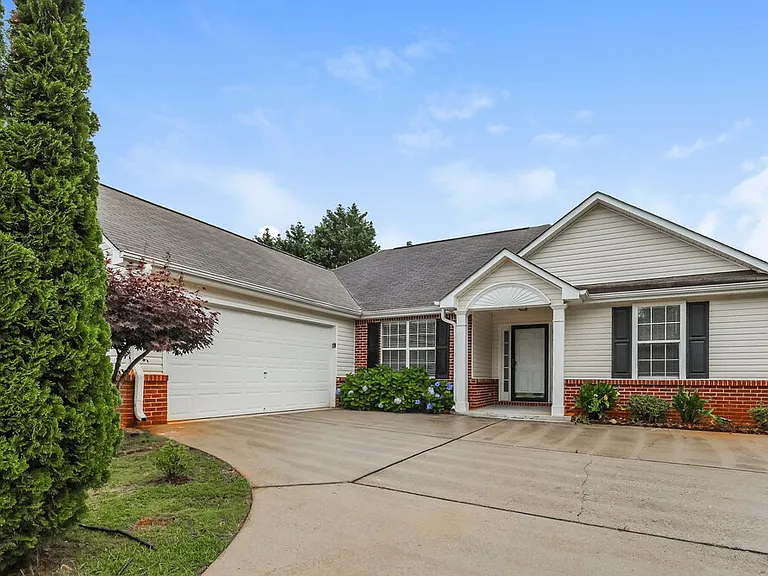 5250 Yellow Pine Dr — Photo 1