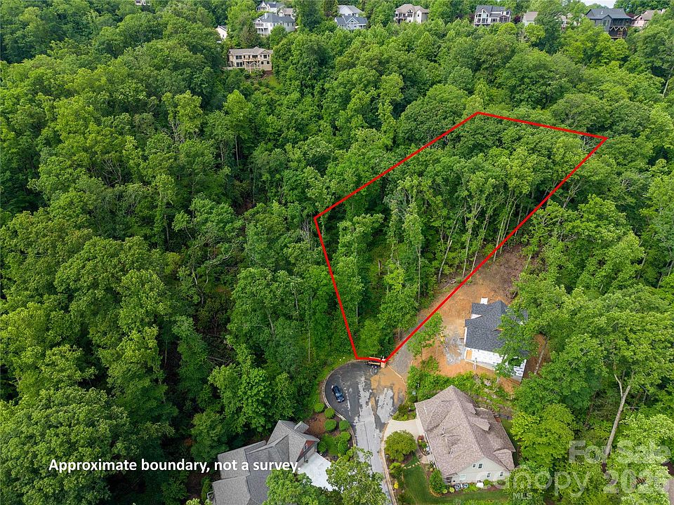 1st image of 334 Carriage Crest Dr