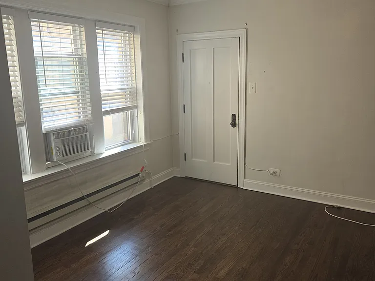3819 N Greenview Ave #2 — Photo 3
