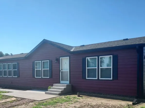 615 Stockwell St, Pukwana, SD 57370