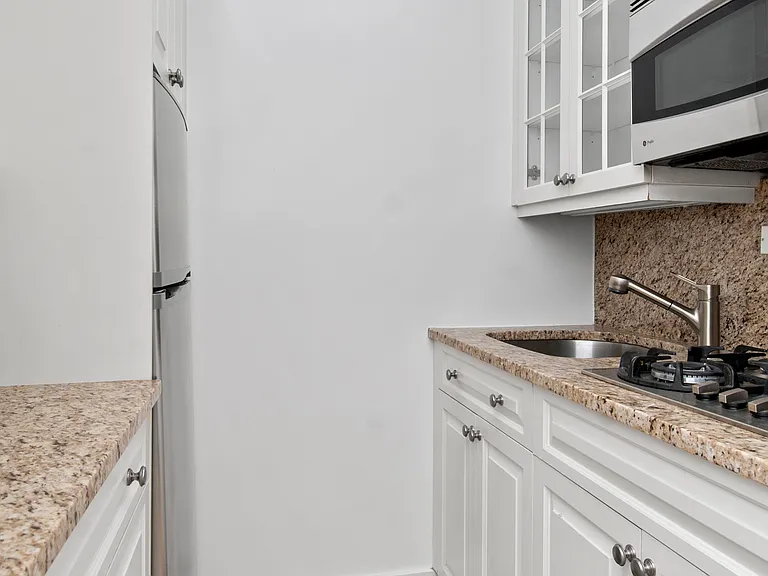 333 E 46th St #12K — Photo 4