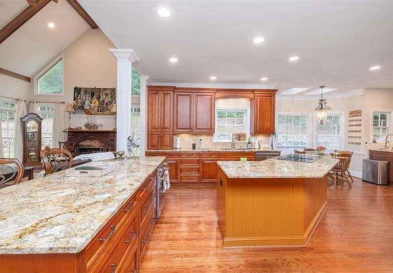160 Clipper Bay Dr — Photo 6