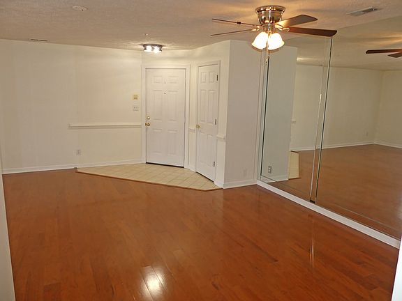 4th image of 200 Burkwood Ct APT H