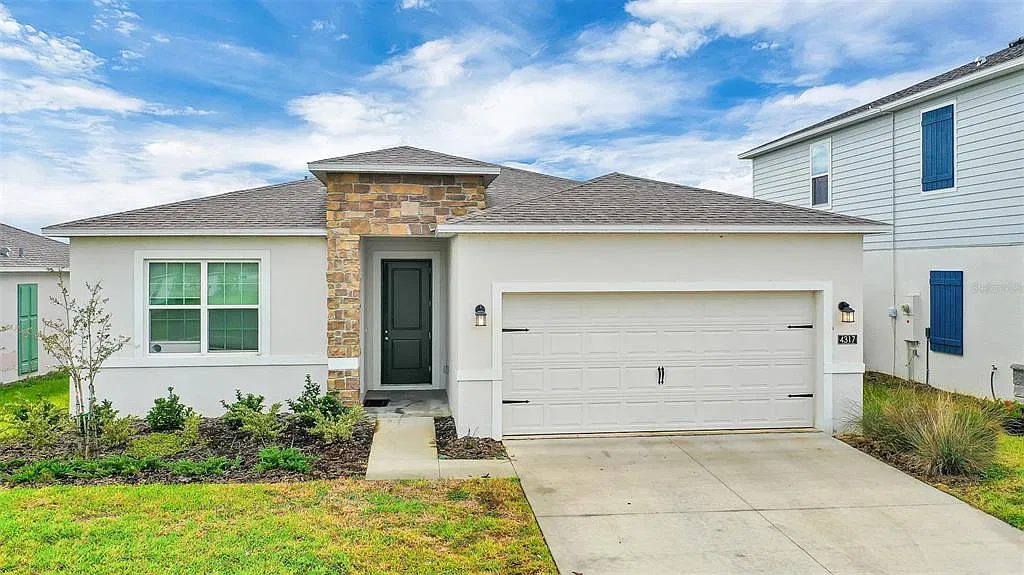 3 bed, 2.0 bath, 2109 sqft, $2,100 — Photo 1