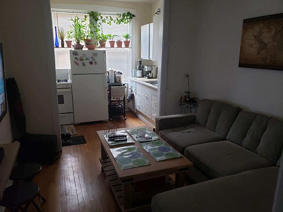 3rd image of 1513 W Bryn Mawr Ave APT D1