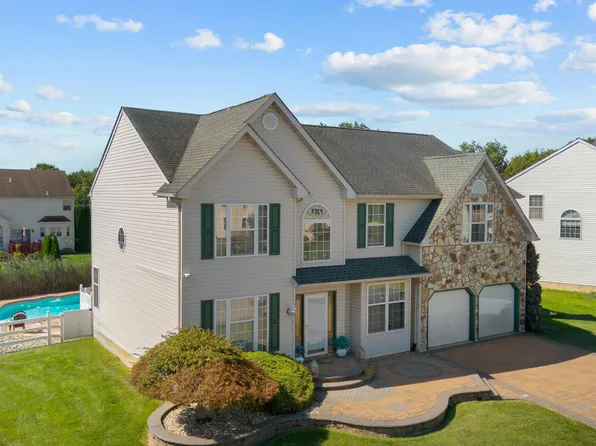 15 Moonlight Ct, Newark, DE 19702