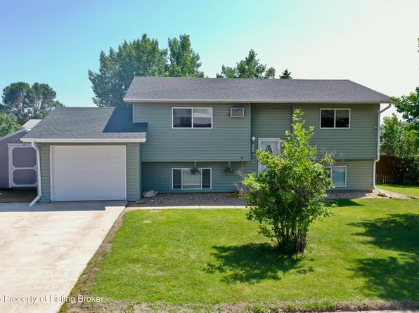 985 26th St W, Dickinson, ND 58601