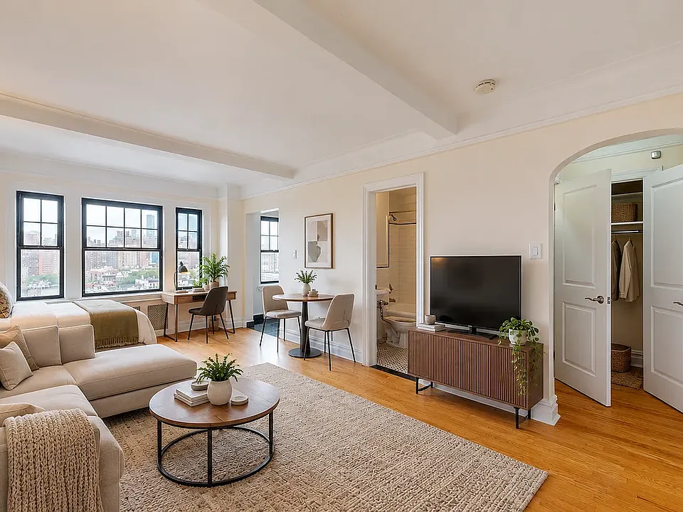 95 Christopher St #13J
