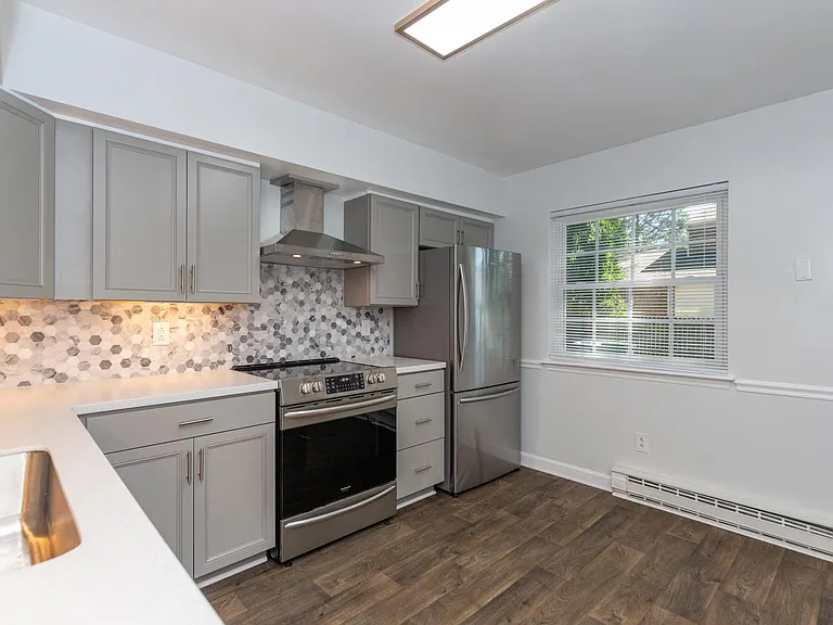 9392 Pine Tree Rd #B — Photo 4