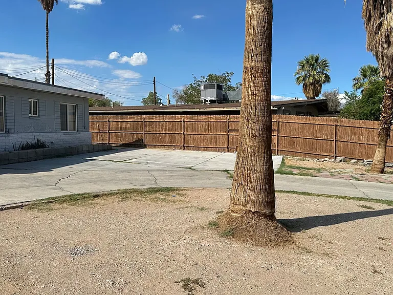901 Elko Way — Photo 26