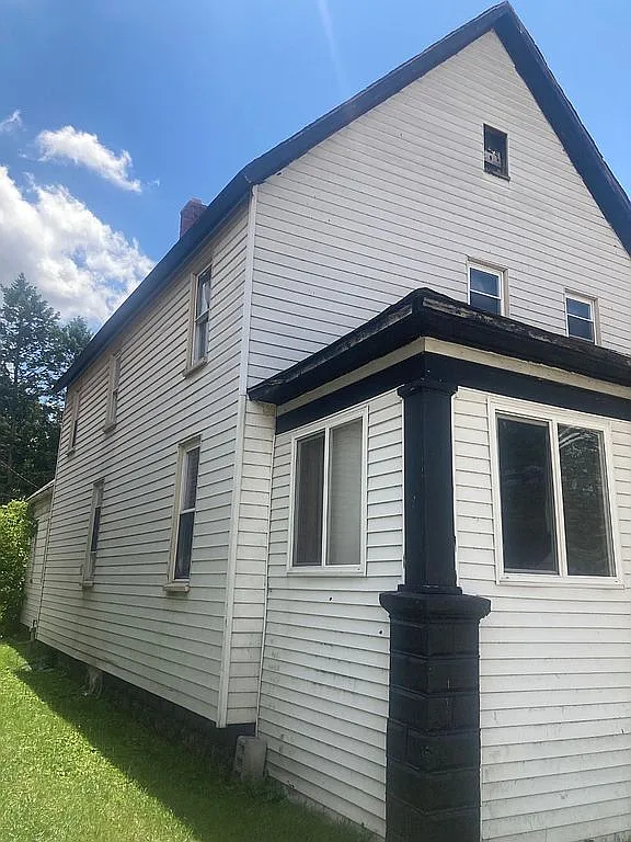 1038 Oak St photo 1