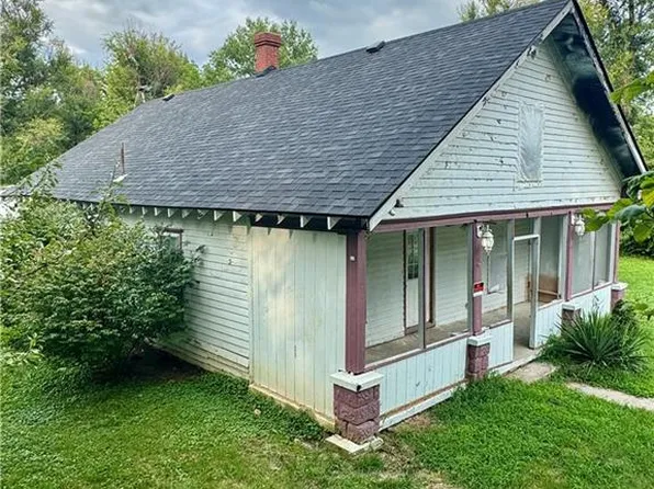 206 W 3rd St, Creighton, MO 64739