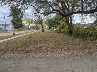 2158 E Walnut St, Des Moines, IA 50317