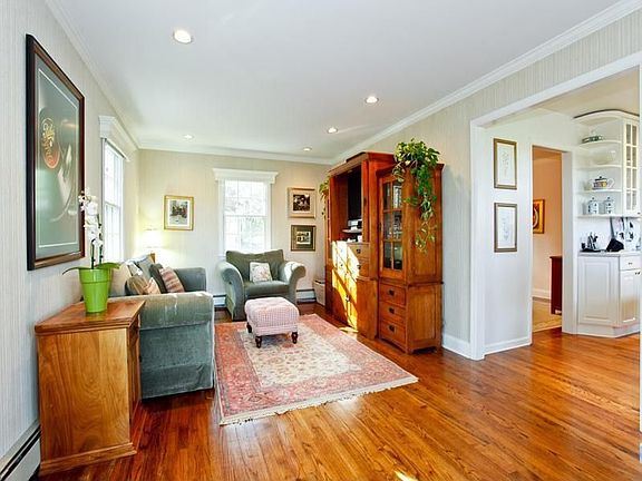 Manor Woods Colonial