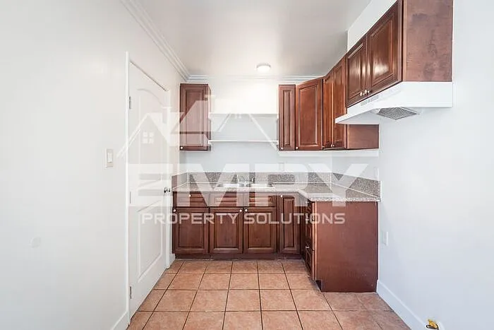1 bed, 1.0 bath, $1,650 — Photo 3