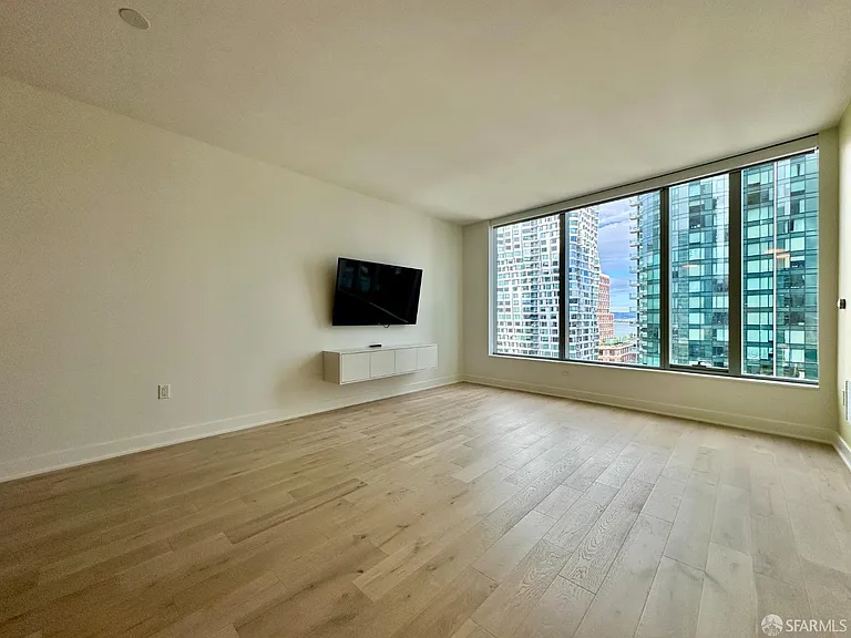 201 Folsom St #15D — Photo 3