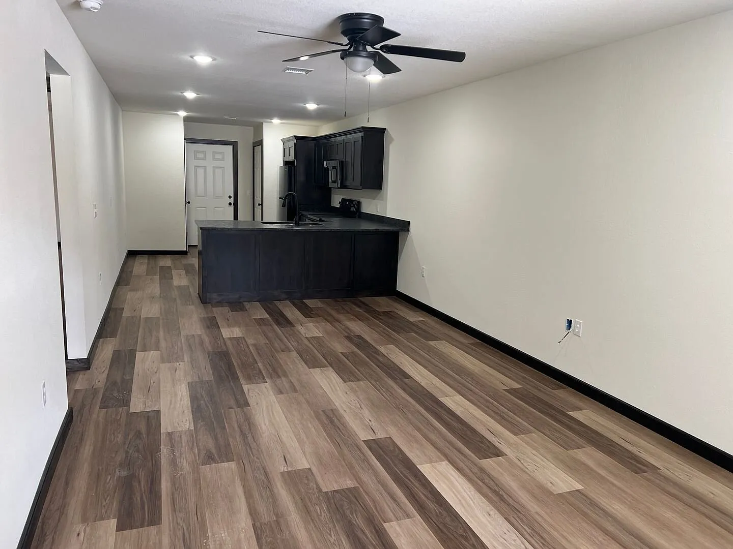 A touch of elegance in this : 2 bedroom 2 bath duplex — Photo 2