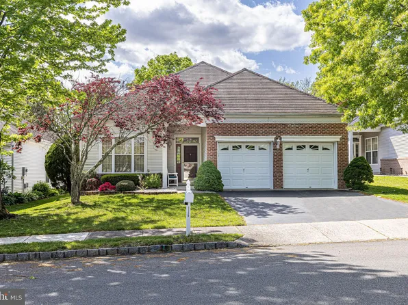 64 Greenways Ln, Lakewood, NJ 08701