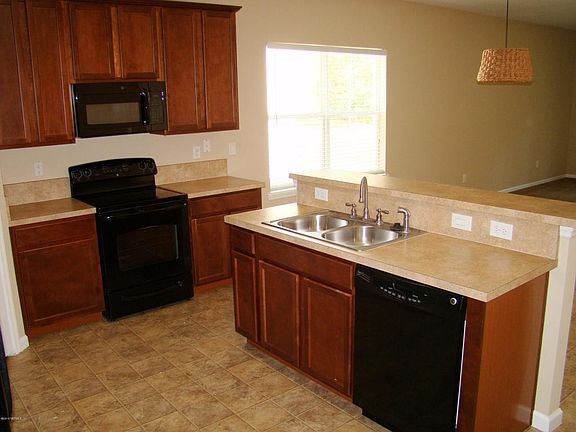 4th image of 623 Sunny Stroll Dr