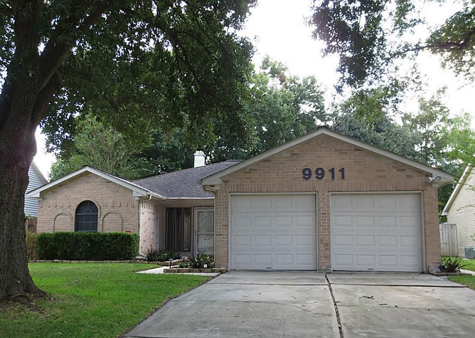 1st image of 9911 Crescent Moon Dr