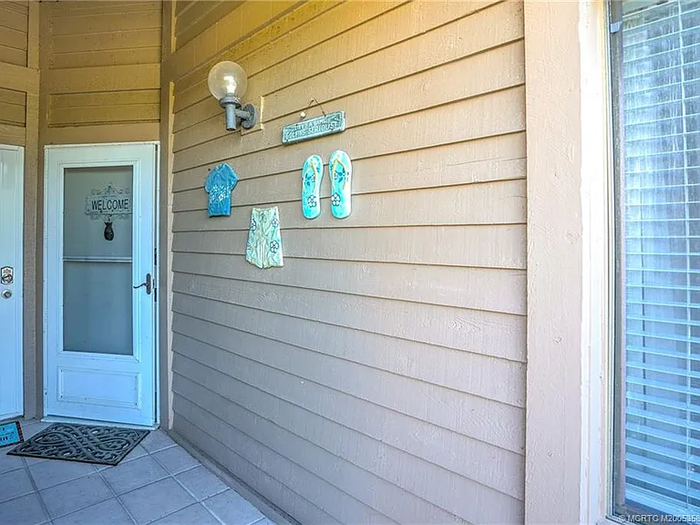 233 NE Edgewater Dr #204 — Photo 9