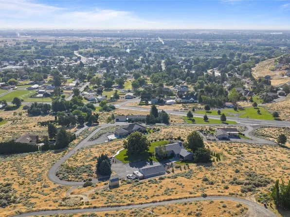 703 S 48th Avenue, West Richland, WA 99353