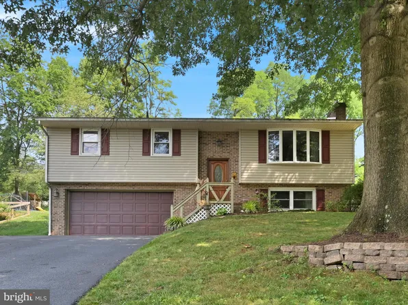 86 E Church St, Stevens, PA 17578