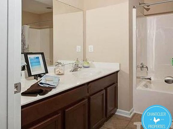 3rd image of 1037 Grand Rdg #1