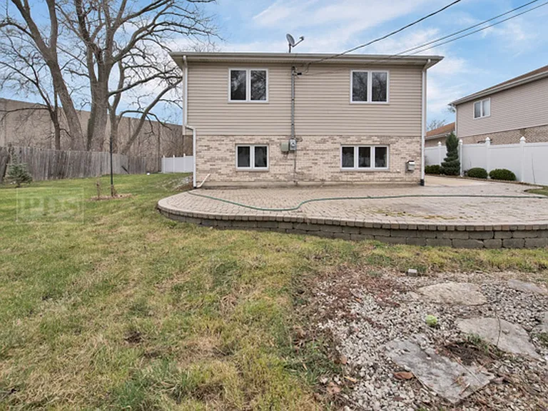 8414 S 82nd Ct — Photo 24