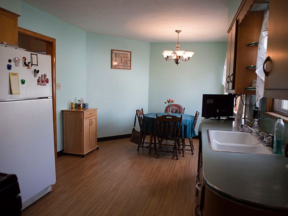 5th image of 115 Hemlock St
