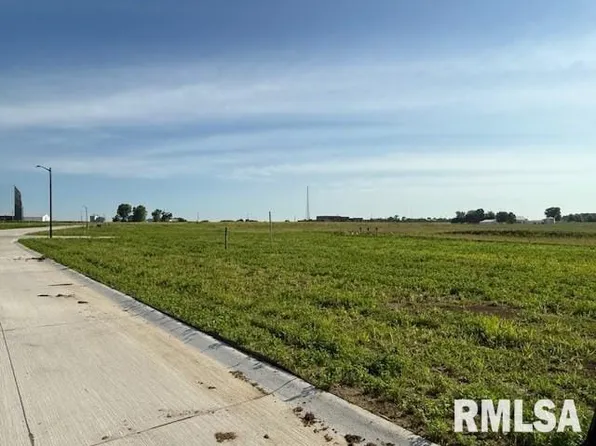 6454 Ryan Rd, Bettendorf, IA 52722
