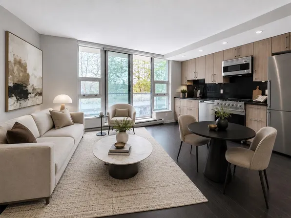 168 W 1st Ave #809, Vancouver, BC V5Y 0H6