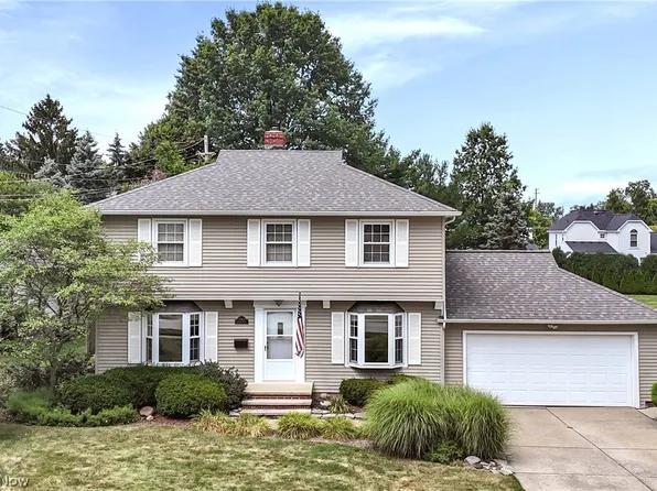22424 Sunnyhill Dr, Rocky River, OH 44116