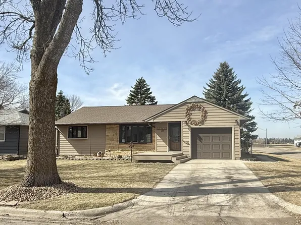 127 4th St NW, Clara City, MN 56222