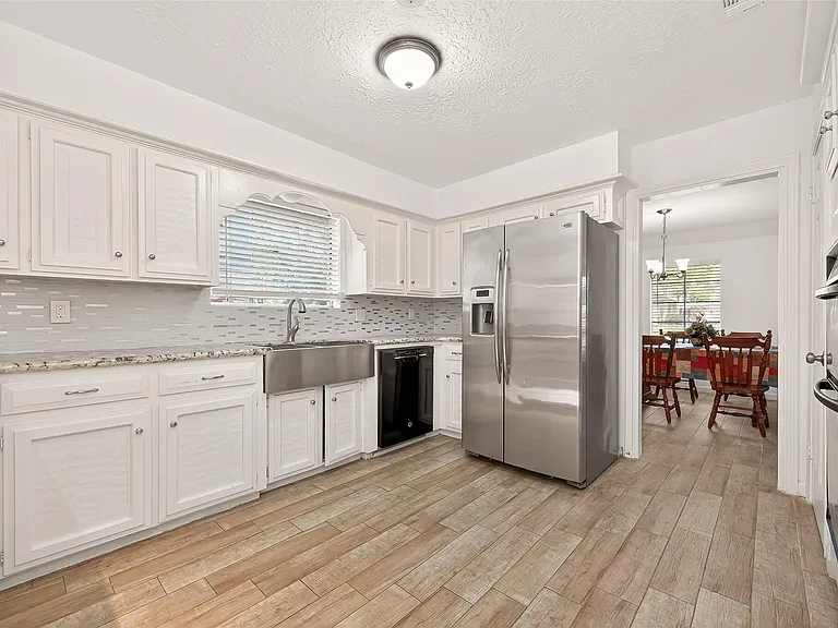 3815 Fernglade Dr — Photo 23