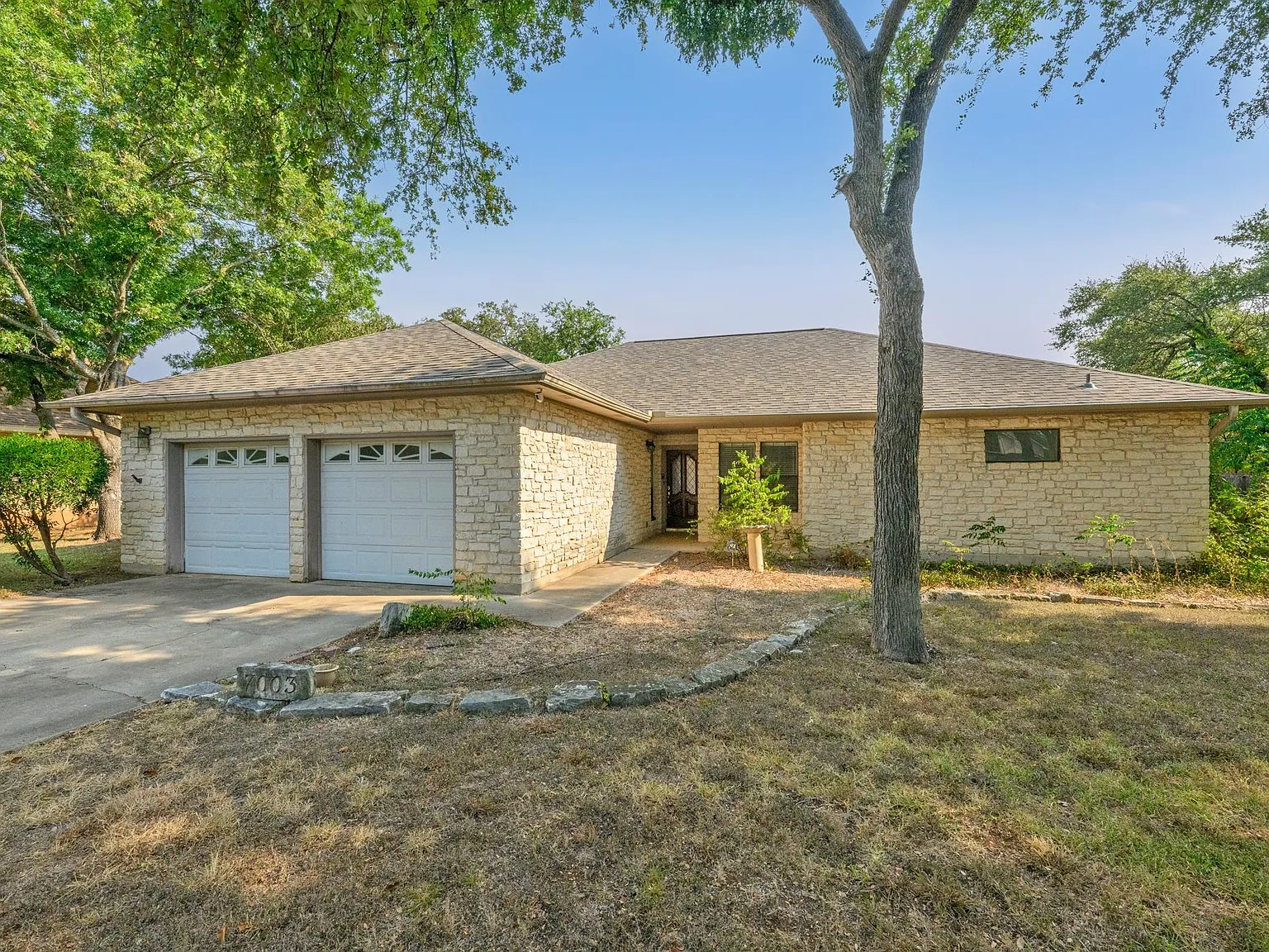3 bed, 2.0 bath, 1861 sqft, $2,500 — Photo 2