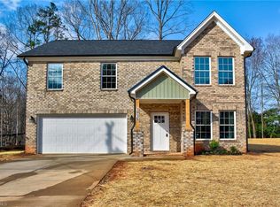2938 Lashmit Dr, Winston Salem, NC 27103