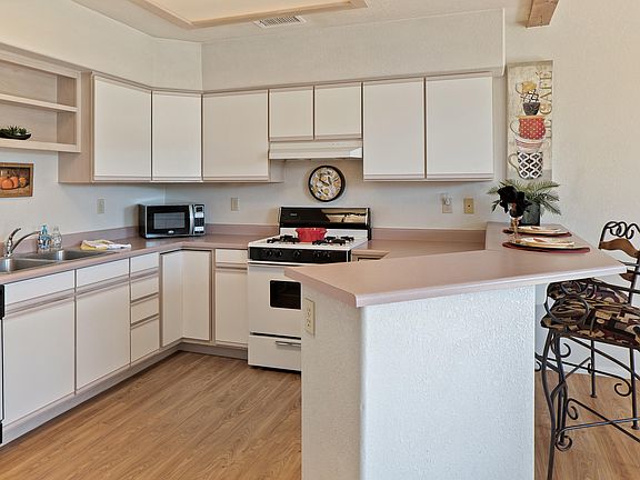 3rd image of 105 Sugarloaf St #1-6