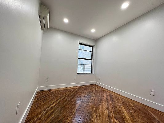 3rd image of 401 Macon St APT 11