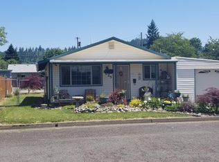 1225 Hiatt St, Lebanon, OR 97355