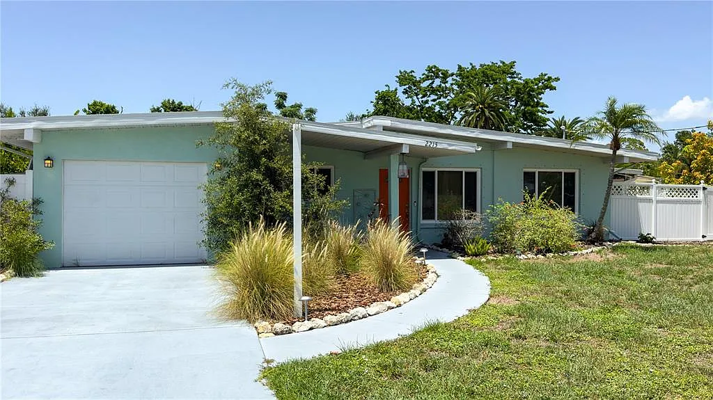 3 bed, 3.0 bath, 1703 sqft, $6,000 — Photo 1
