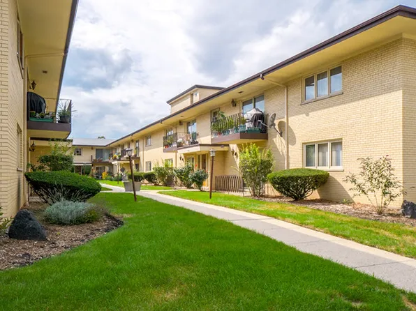 4562 N Milwaukee Ave APT 204, Chicago, IL 60630