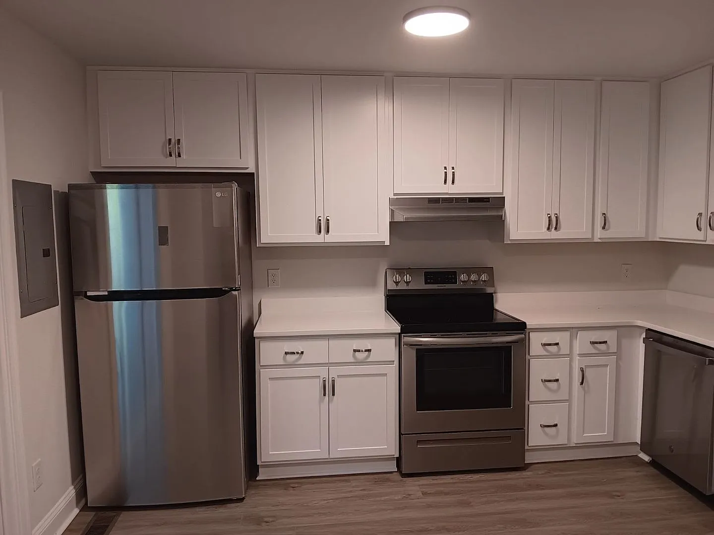 Newly Remodeled 2BD, 1.5BA Raleigh Townhome (Unit E) with Private Deck — Photo 3
