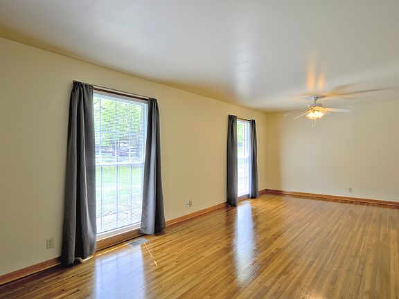 5th image of 574 Rosehill Dr
